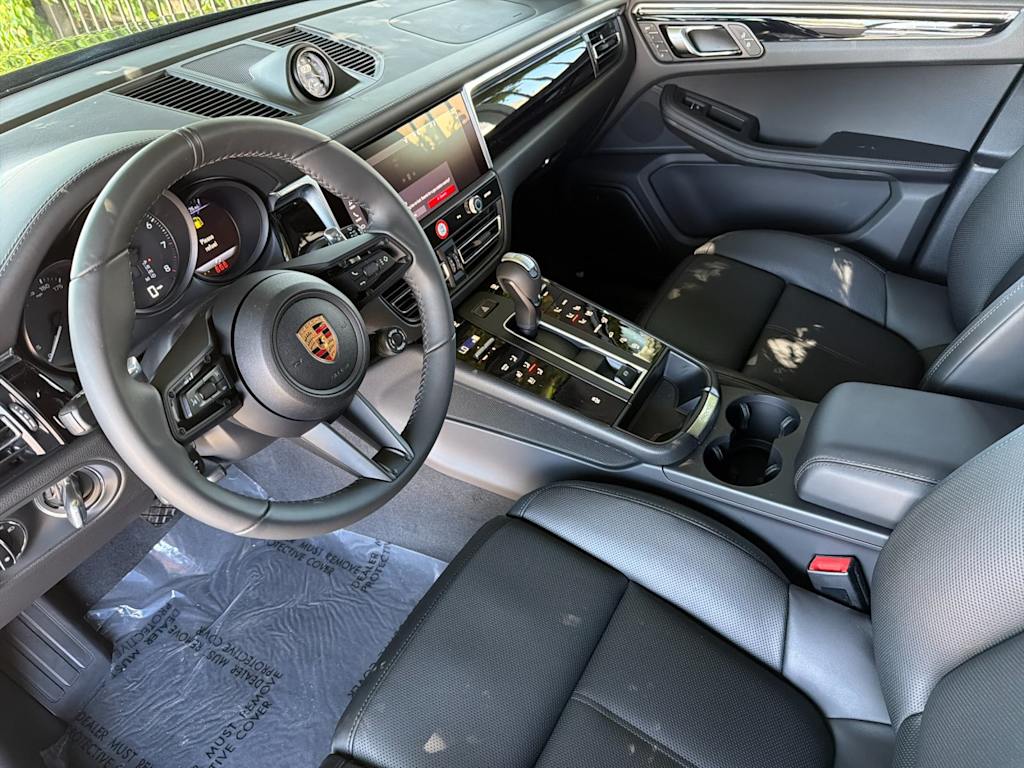 Thumbnail: 2026 Porsche Macan - 2