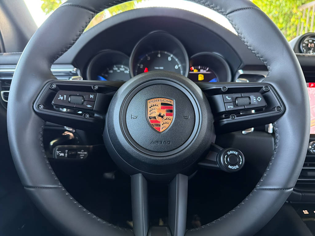 Thumbnail: 2026 Porsche Macan - 29