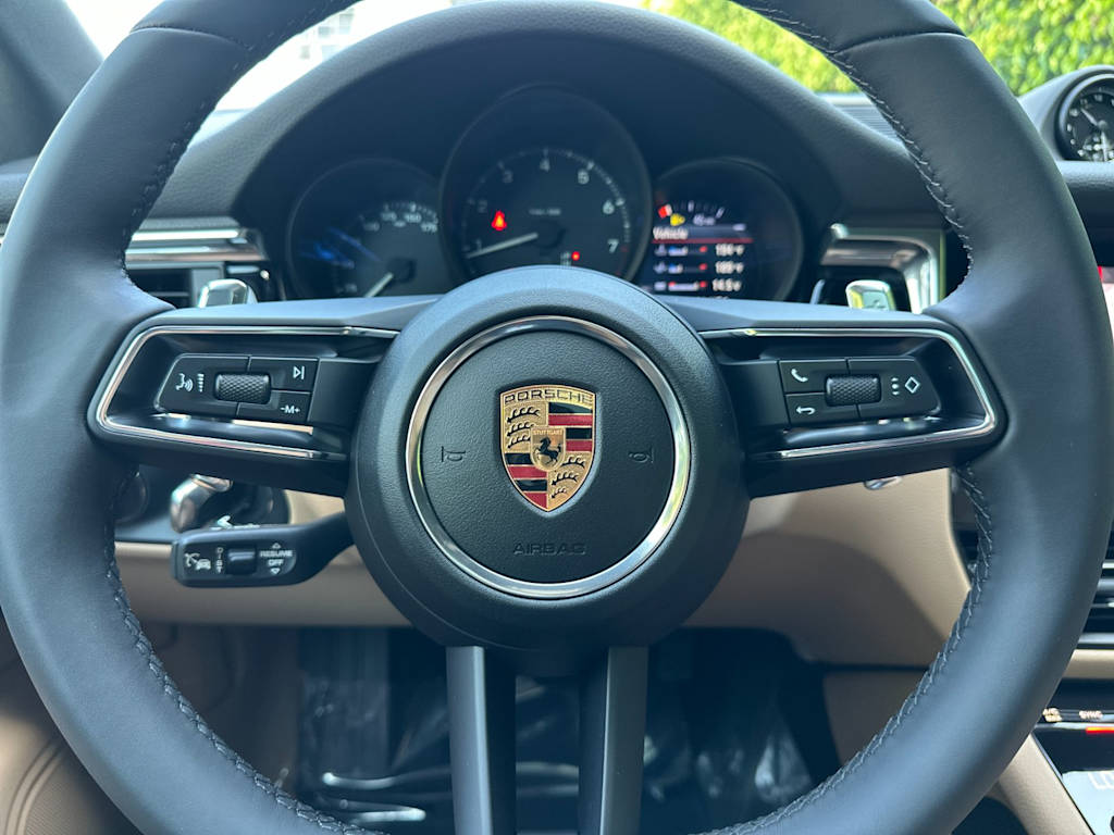Thumbnail: 2026 Porsche Macan - 30