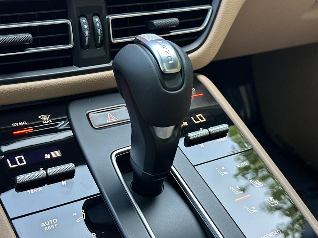 Thumbnail: 2026 Porsche Macan - 29