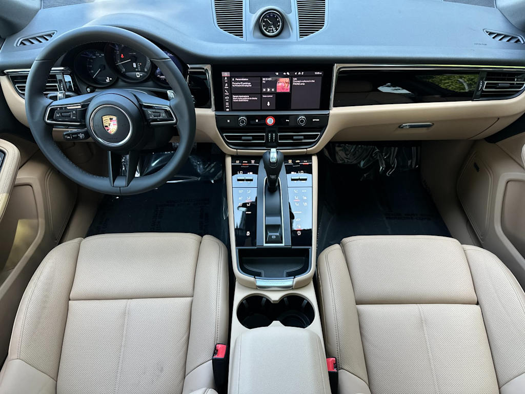 Thumbnail: 2026 Porsche Macan - 2