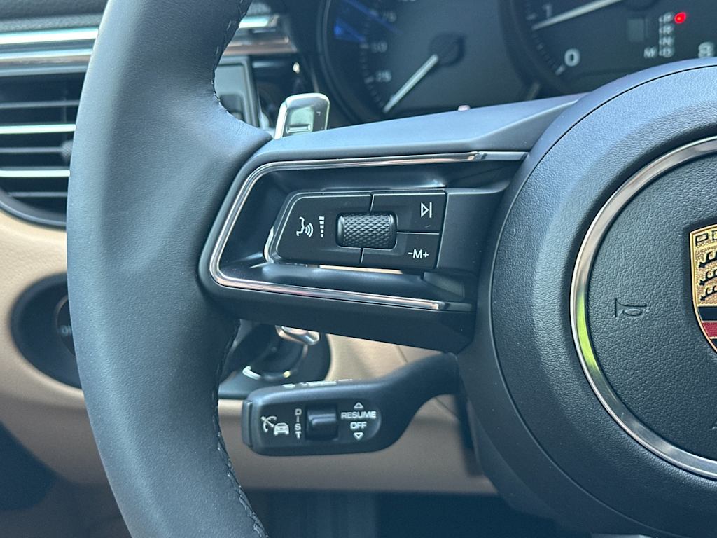 Thumbnail: 2026 Porsche Macan - 31