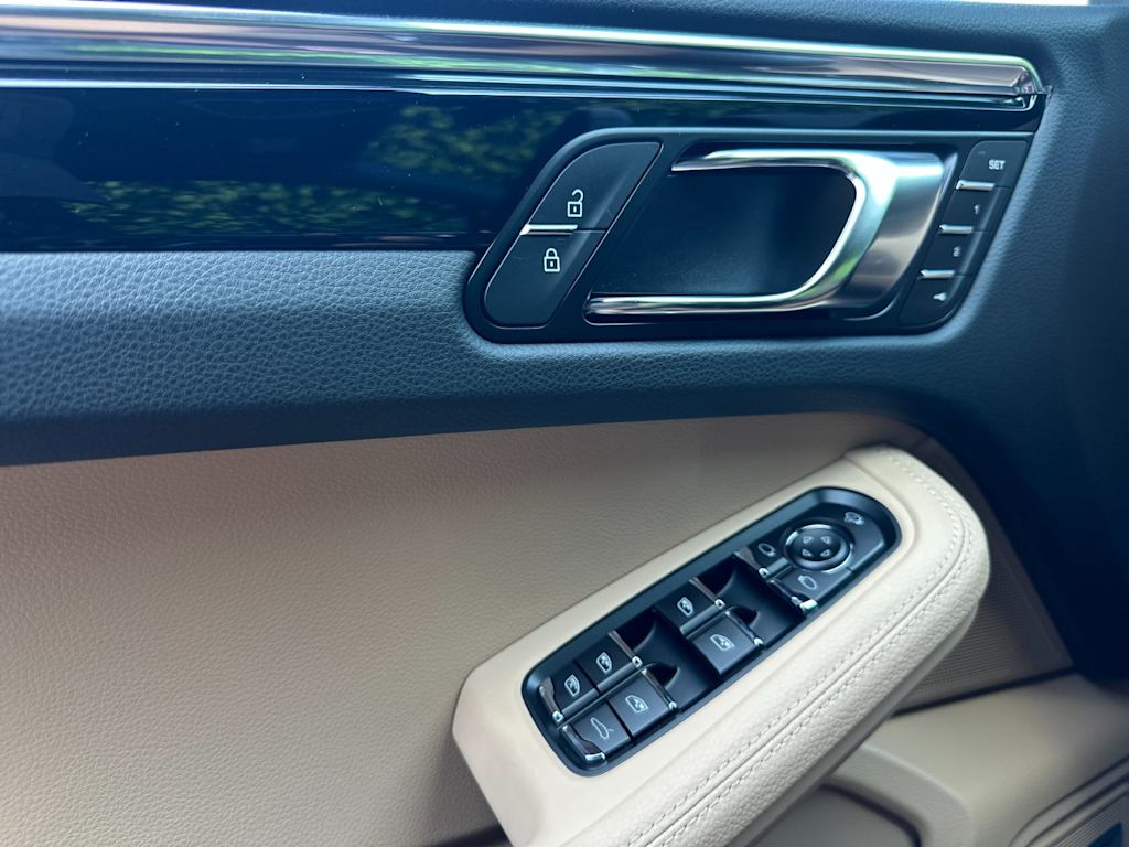 Thumbnail: 2026 Porsche Macan - 22