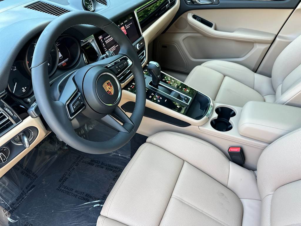 Thumbnail: 2026 Porsche Macan - 10