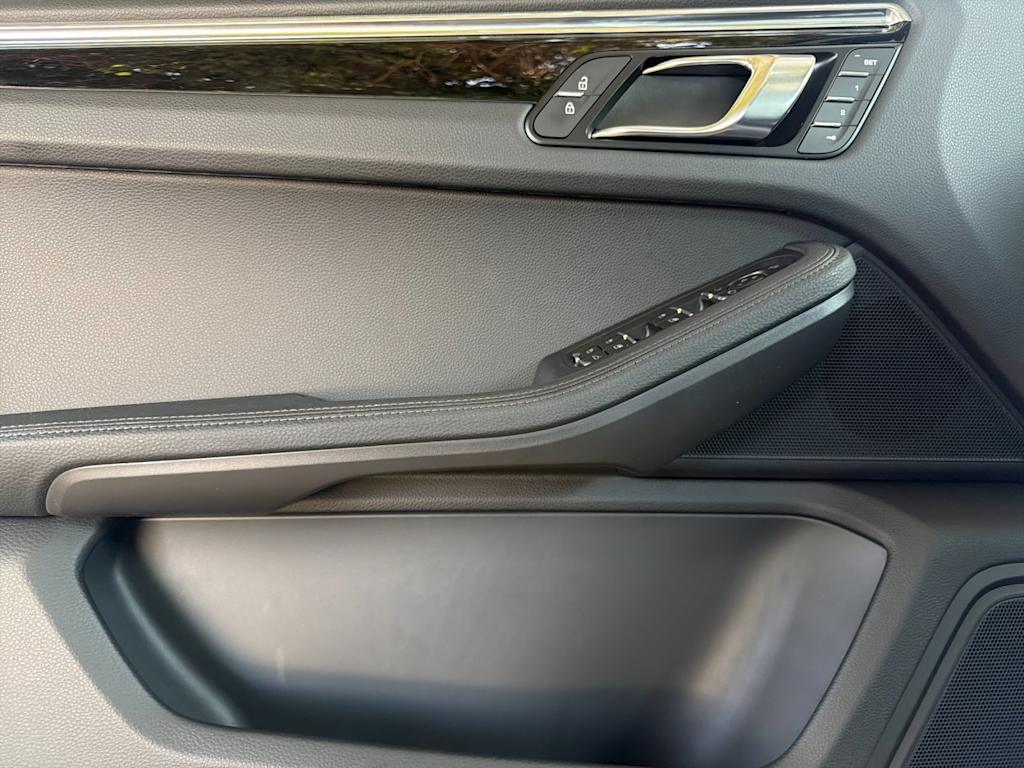 Thumbnail: 2026 Porsche Macan - 23