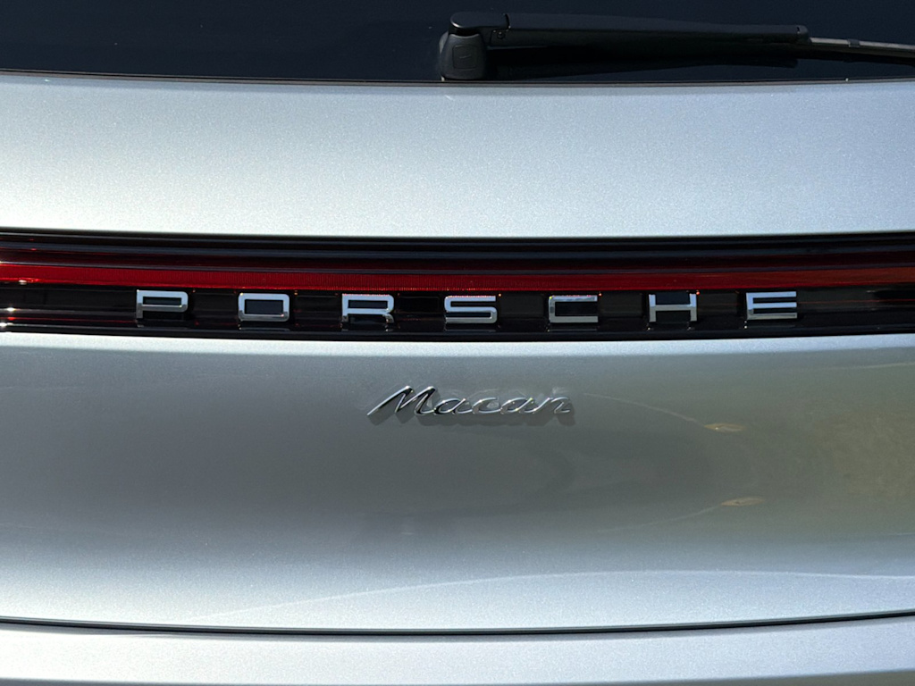 Thumbnail: 2026 Porsche Macan - 7