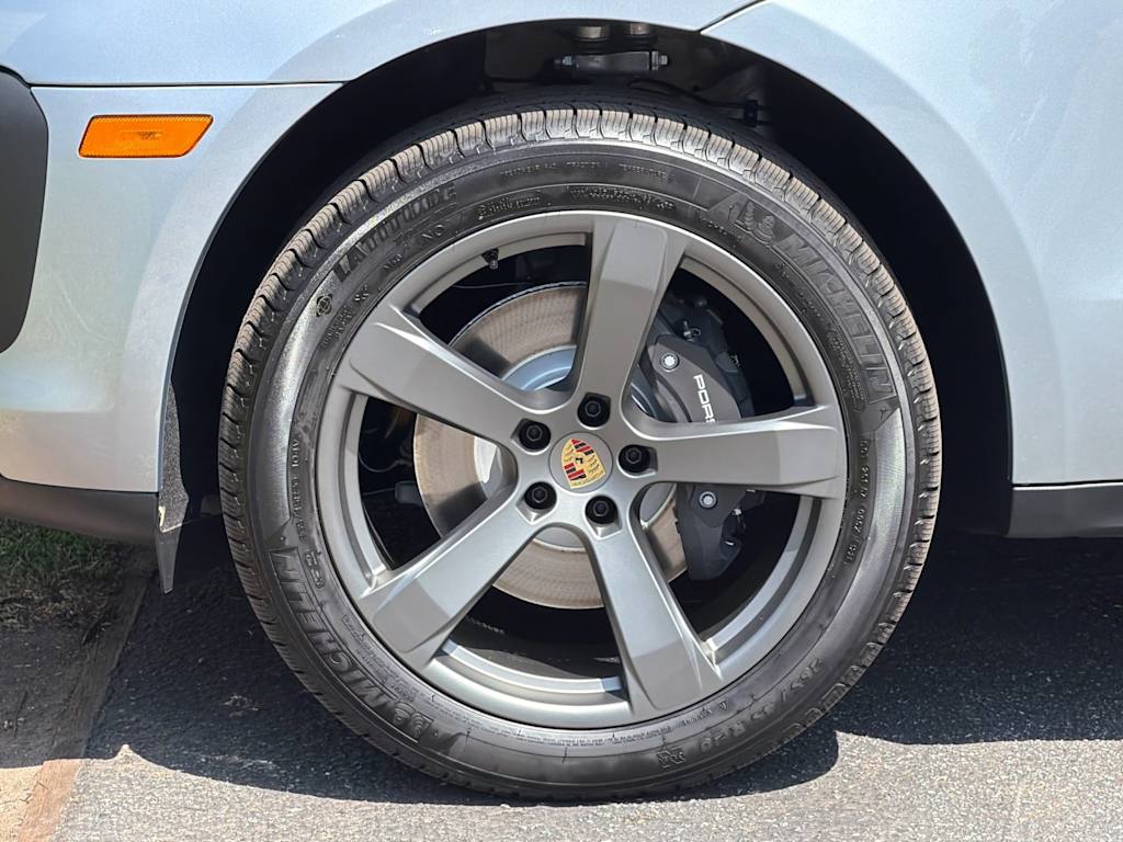 Thumbnail: 2026 Porsche Macan - 8