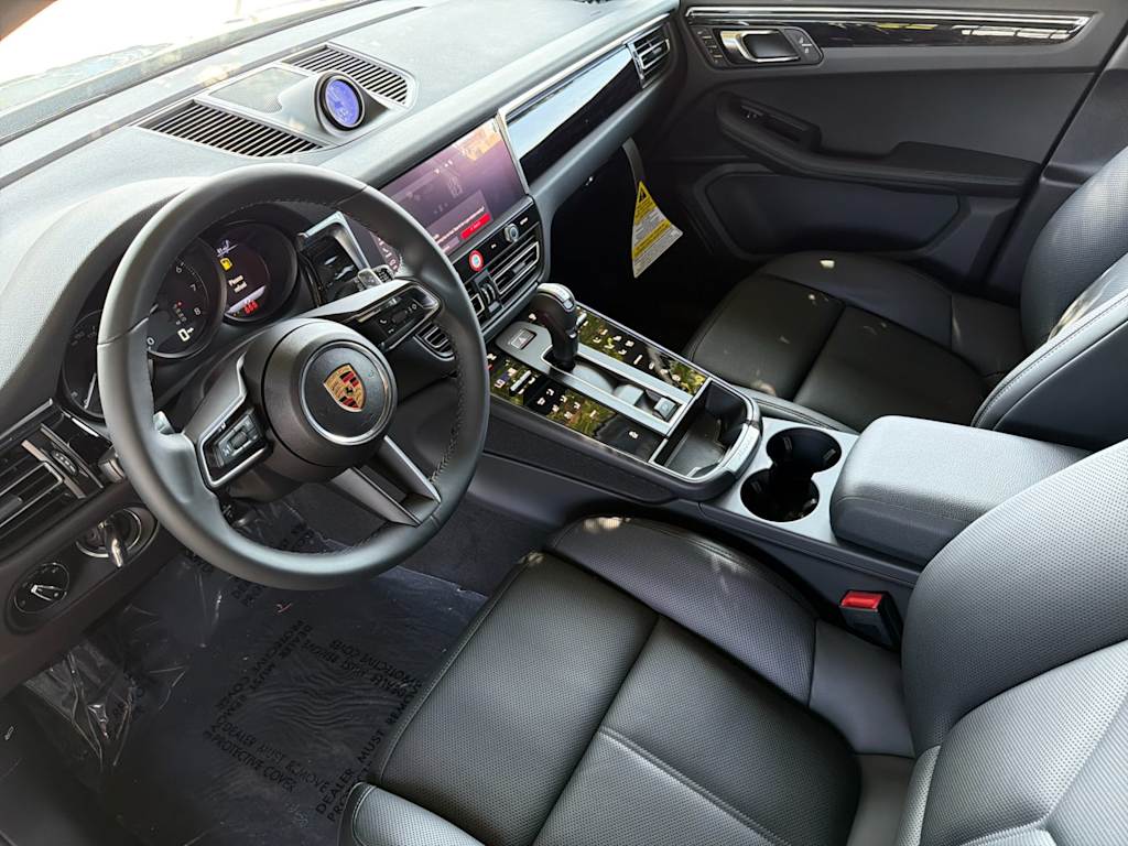 Thumbnail: 2026 Porsche Macan - 10