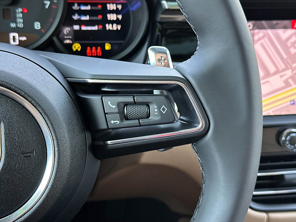 Thumbnail: 2026 Porsche Macan - 31