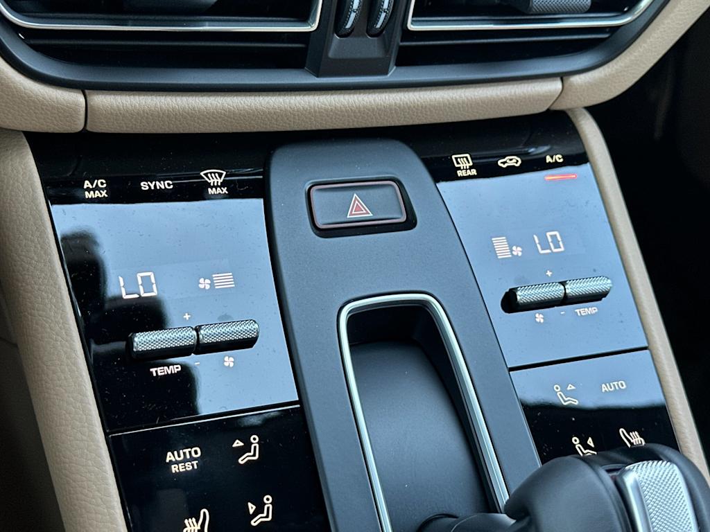 Thumbnail: 2026 Porsche Macan - 27