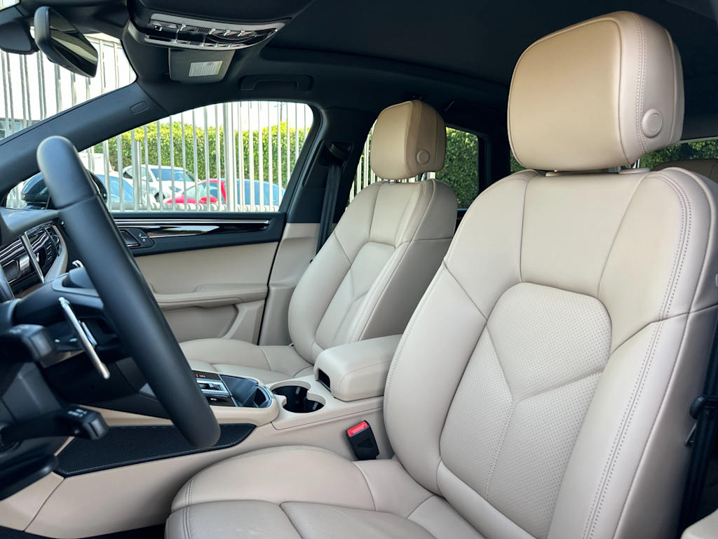 Thumbnail: 2026 Porsche Macan - 11