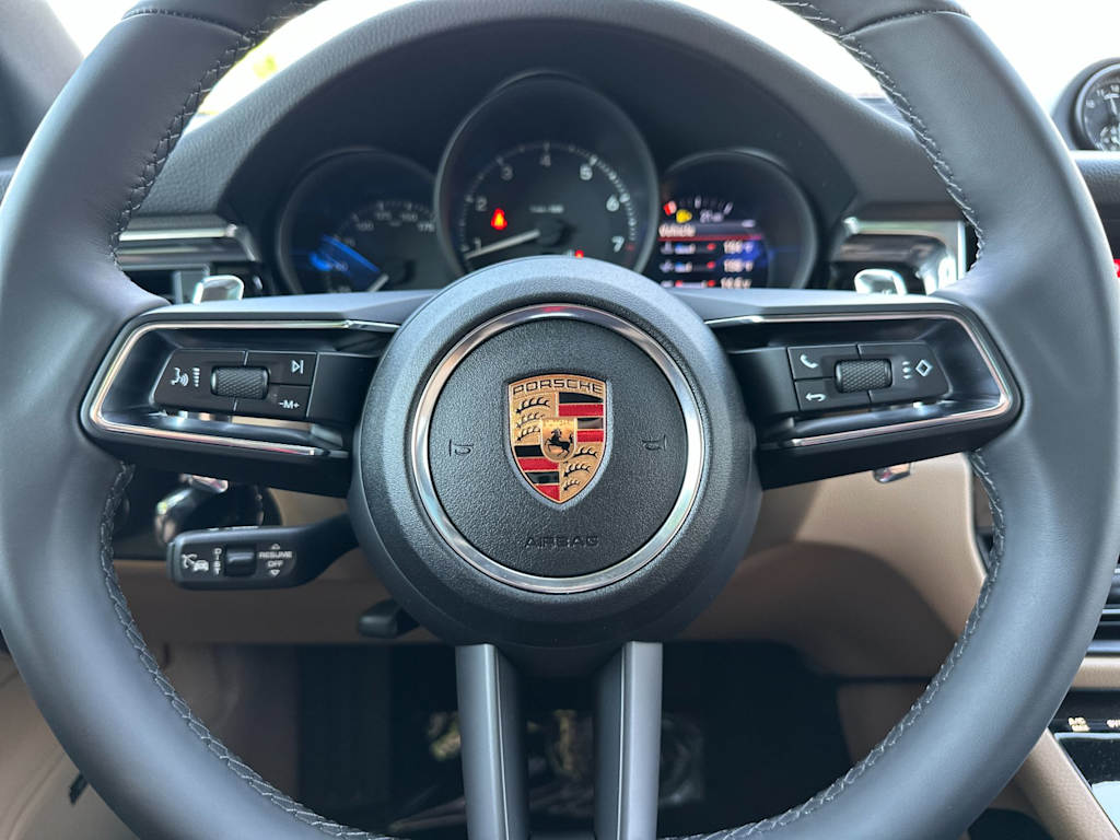 Thumbnail: 2026 Porsche Macan - 29