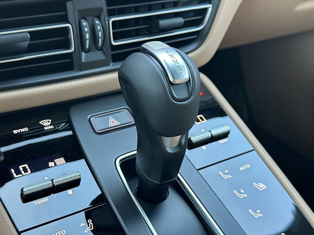 Thumbnail: 2026 Porsche Macan - 28