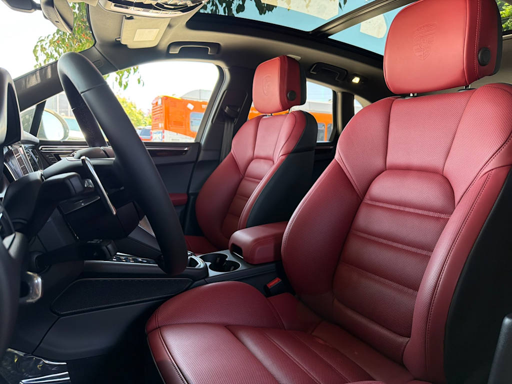 Thumbnail: 2026 Porsche Macan - 11