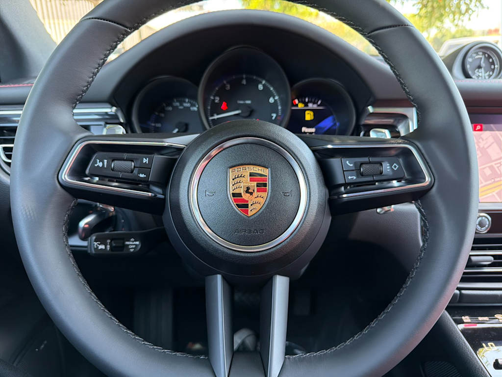 Thumbnail: 2026 Porsche Macan - 14