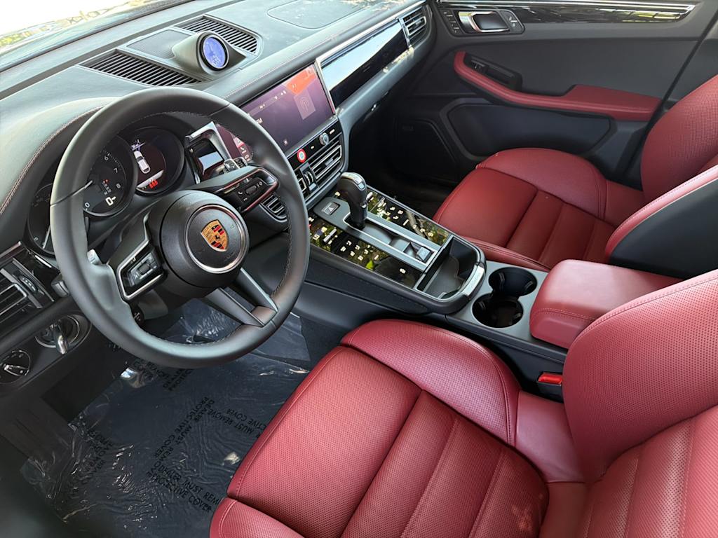 Thumbnail: 2026 Porsche Macan - 10