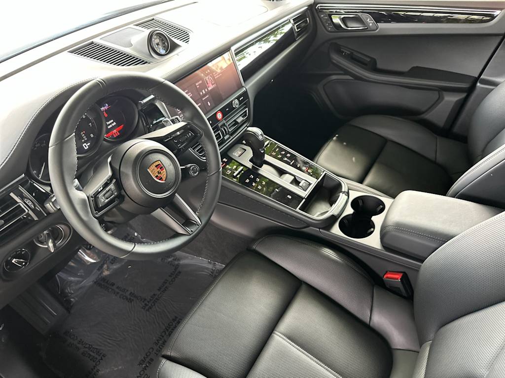 Thumbnail: 2026 Porsche Macan - 2