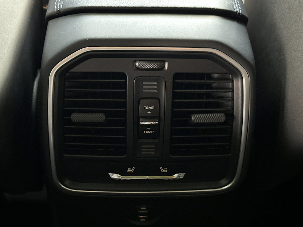 Thumbnail: 2026 Porsche Macan - 23