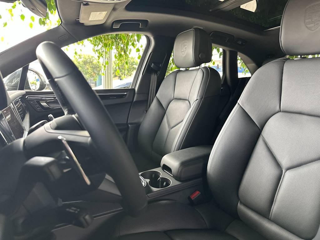 Thumbnail: 2026 Porsche Macan - 10