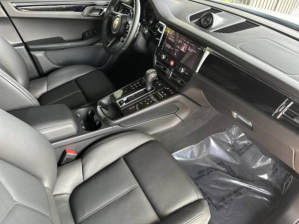 Thumbnail: 2026 Porsche Macan - 13