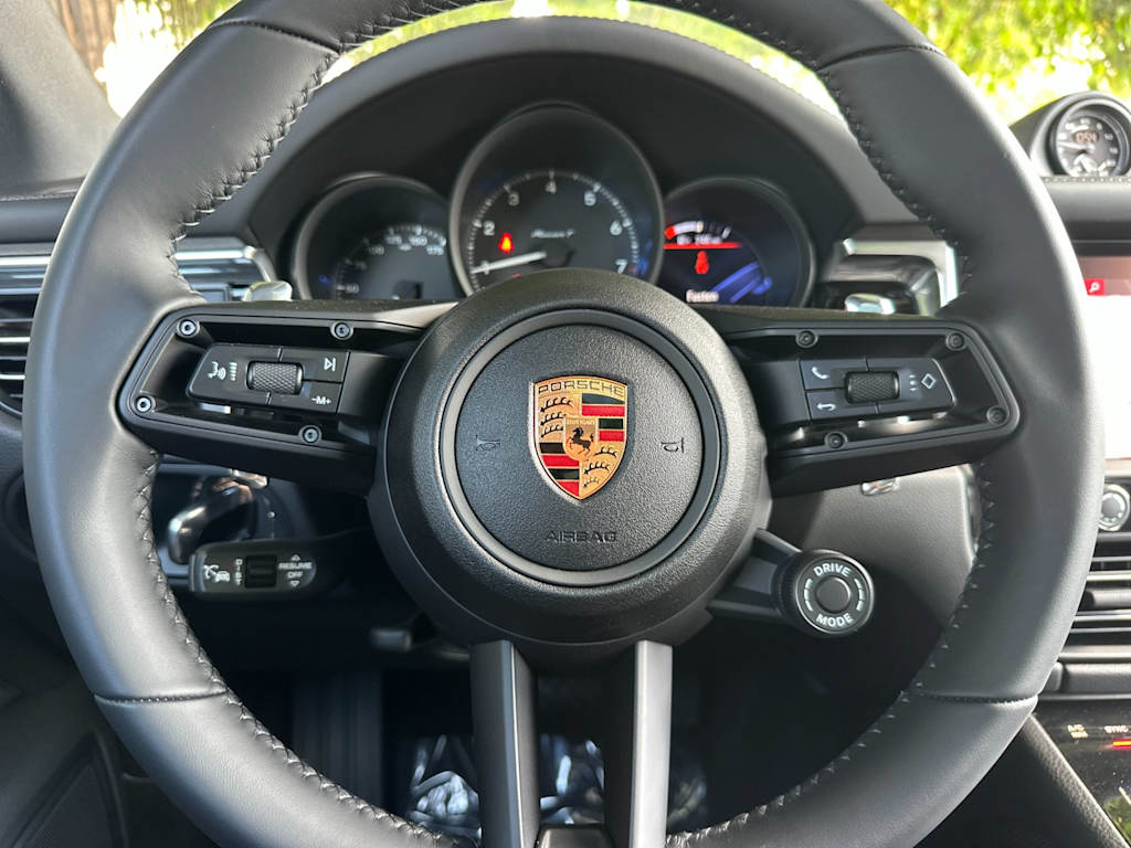 Thumbnail: 2026 Porsche Macan - 29