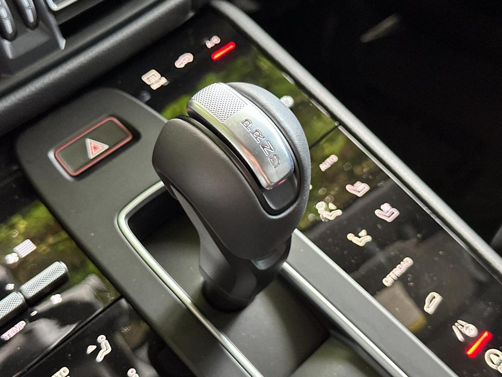 Thumbnail: 2026 Porsche Macan - 28