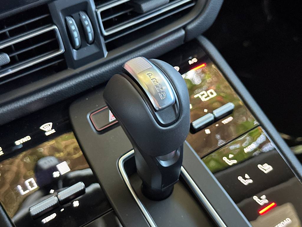 Thumbnail: 2026 Porsche Macan - 29