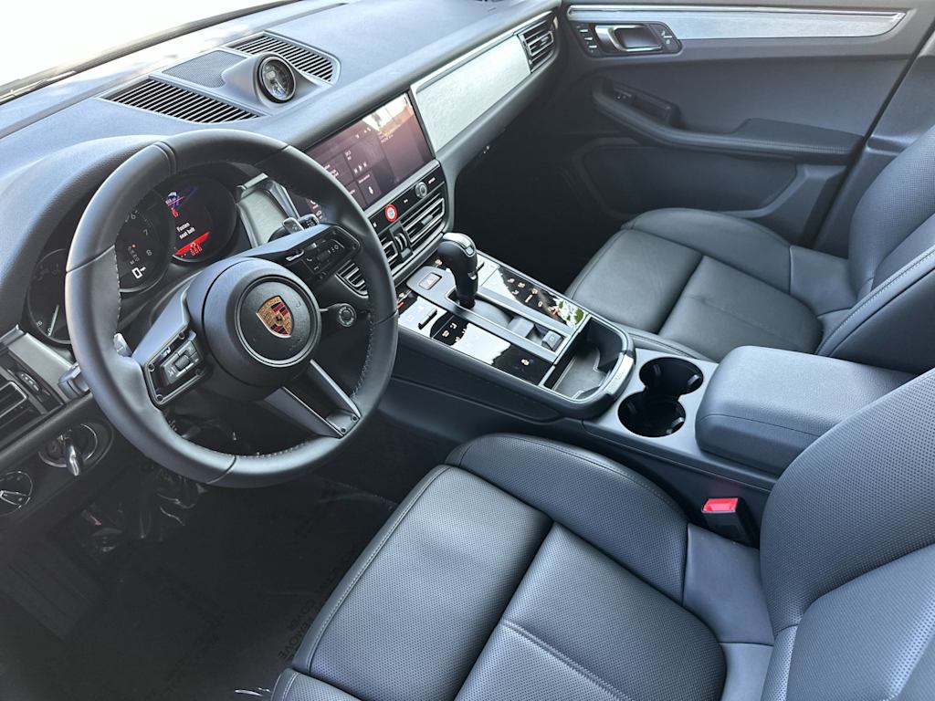 Thumbnail: 2026 Porsche Macan - 2