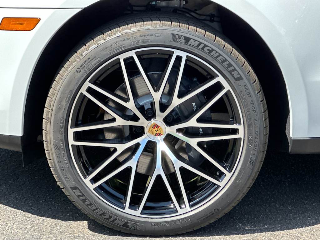 Thumbnail: 2026 Porsche Macan - 8