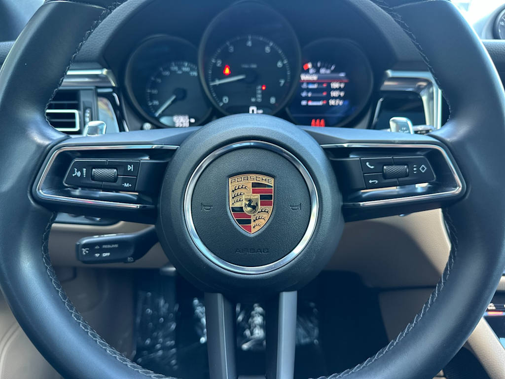 Thumbnail: 2022 Porsche Macan - 29