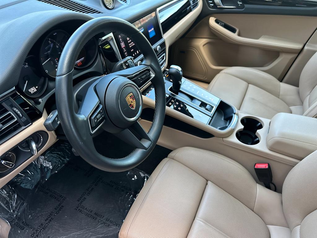 Thumbnail: 2022 Porsche Macan - 2