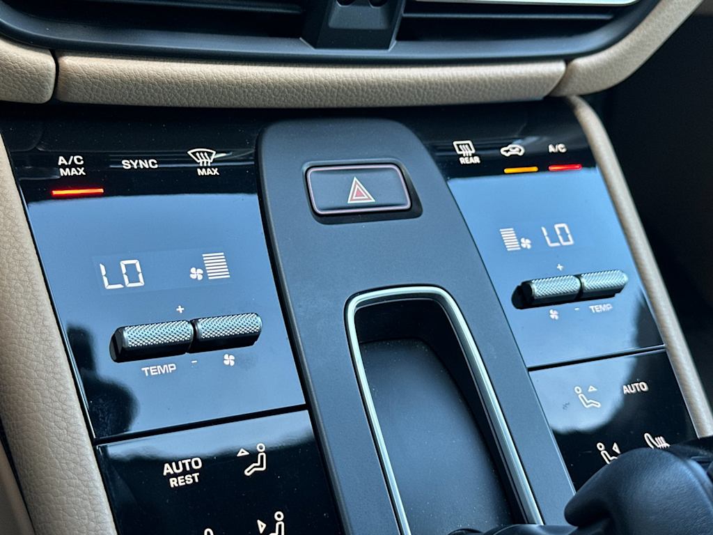 Thumbnail: 2022 Porsche Macan - 15