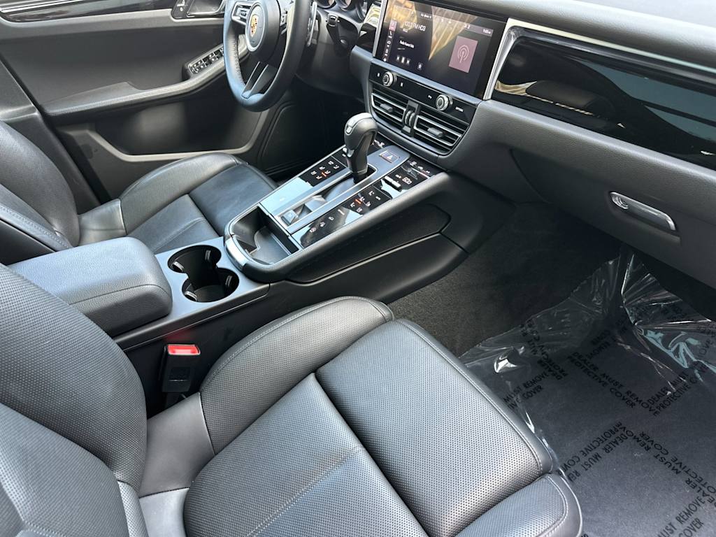 Thumbnail: 2023 Porsche Macan - 13