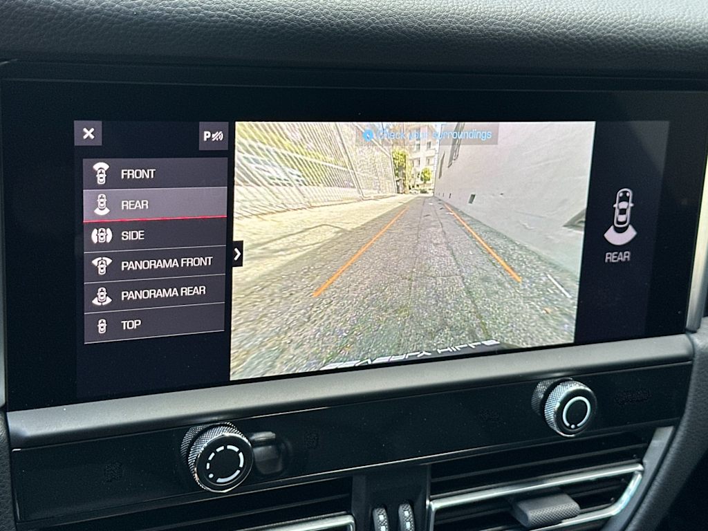 Thumbnail: 2023 Porsche Macan - 27