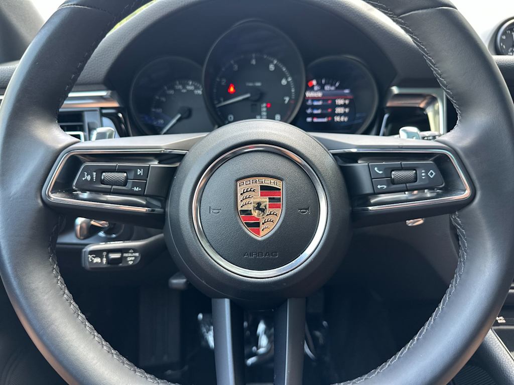Thumbnail: 2023 Porsche Macan - 29