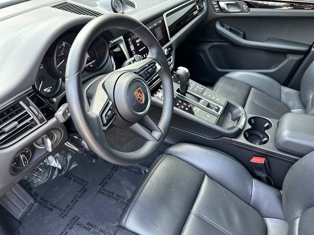 Thumbnail: 2023 Porsche Macan - 10