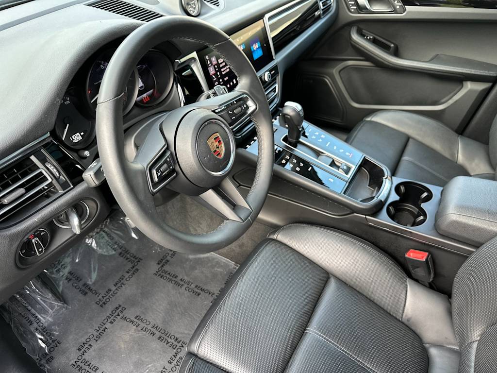 Thumbnail: 2025 Porsche Macan - 2