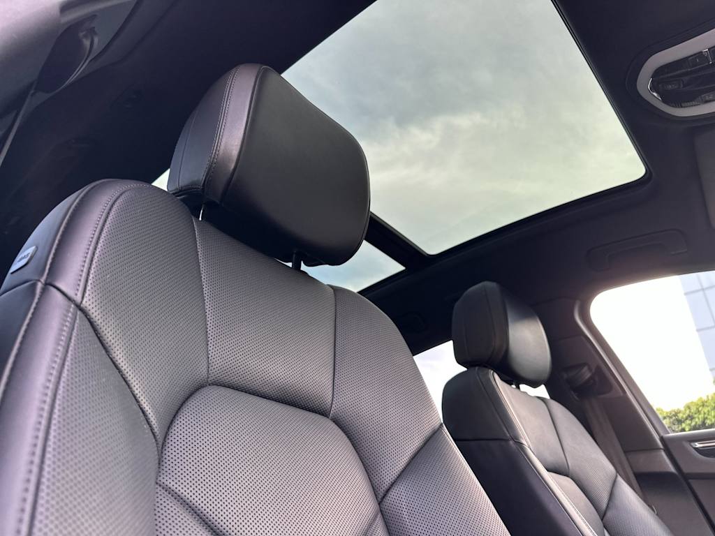 Thumbnail: 2025 Porsche Macan - 24