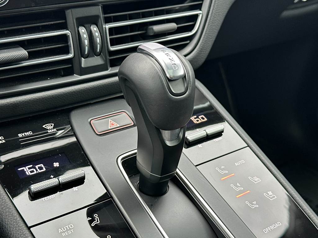Thumbnail: 2025 Porsche Macan - 29