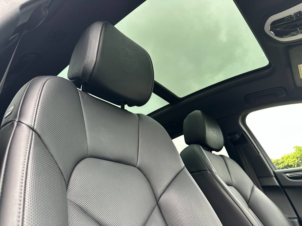 Thumbnail: 2025 Porsche Macan - 24