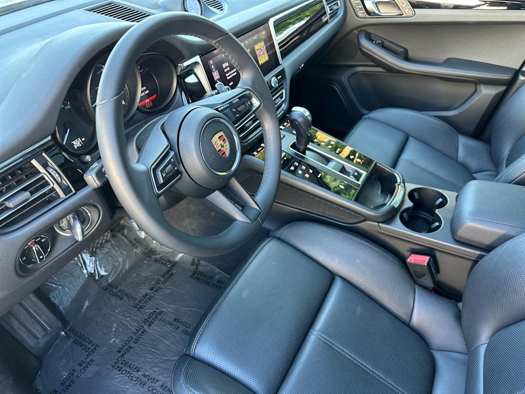 Thumbnail: 2025 Porsche Macan - 2