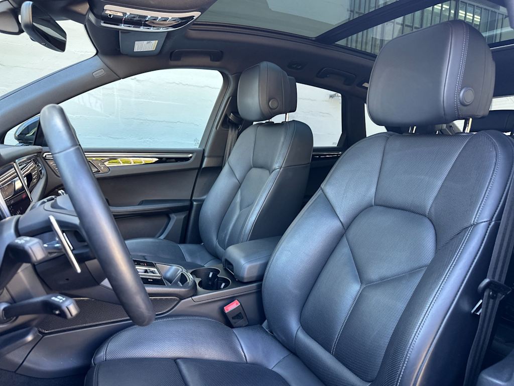 Thumbnail: 2025 Porsche Macan - 11