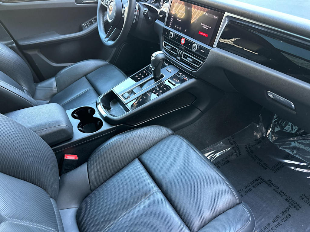 Thumbnail: 2025 Porsche Macan - 13