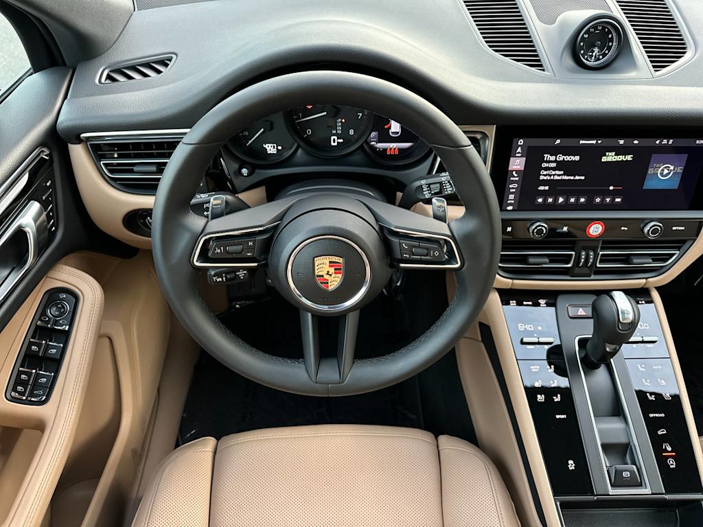 Thumbnail: 2025 Porsche Macan - 12