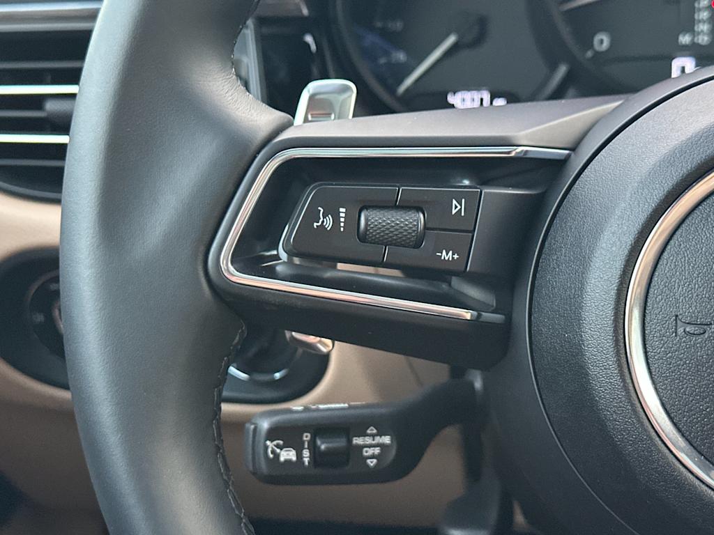Thumbnail: 2025 Porsche Macan - 30