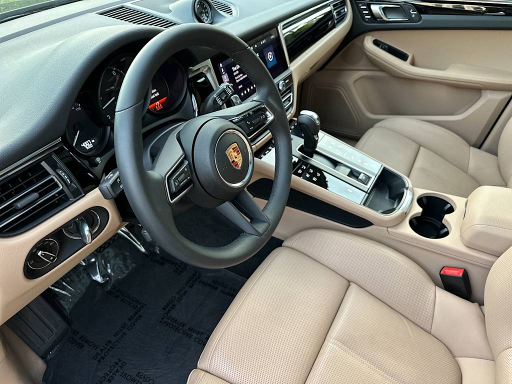 Thumbnail: 2025 Porsche Macan - 2