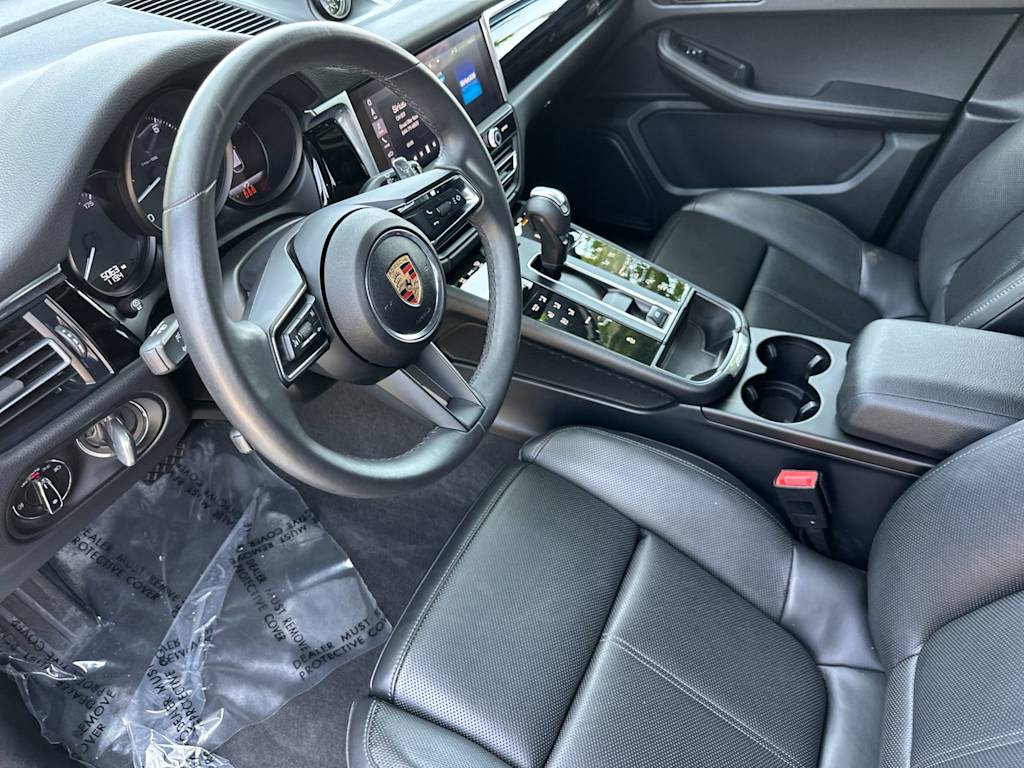 Thumbnail: 2025 Porsche Macan - 10