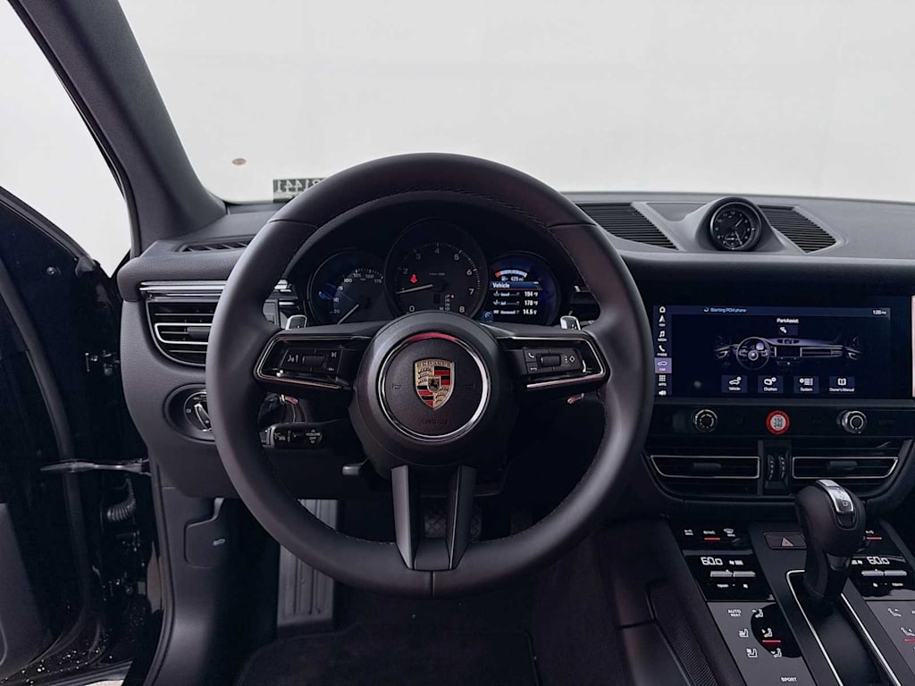 Thumbnail: 2025 Porsche Macan - 8