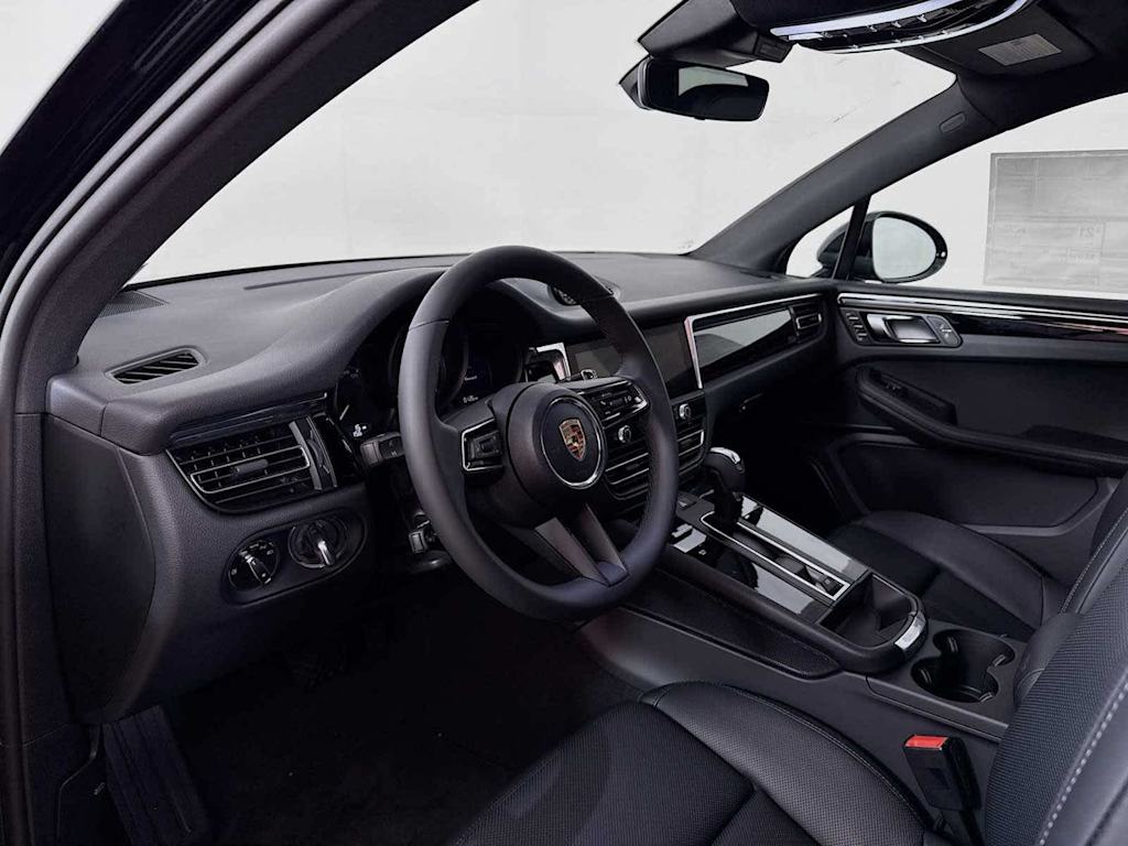 Thumbnail: 2025 Porsche Macan - 32