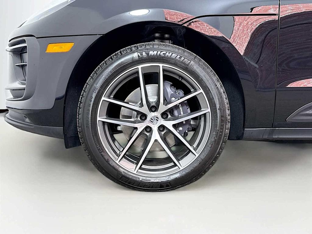 Thumbnail: 2025 Porsche Macan - 52
